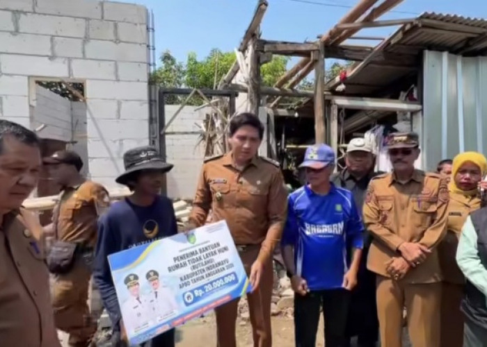 Bupati Lucky Hakim Salurkan Bantuan Rutilahu, 2.200 Rumah Ditargetkan Direhabilitasi pada 2026