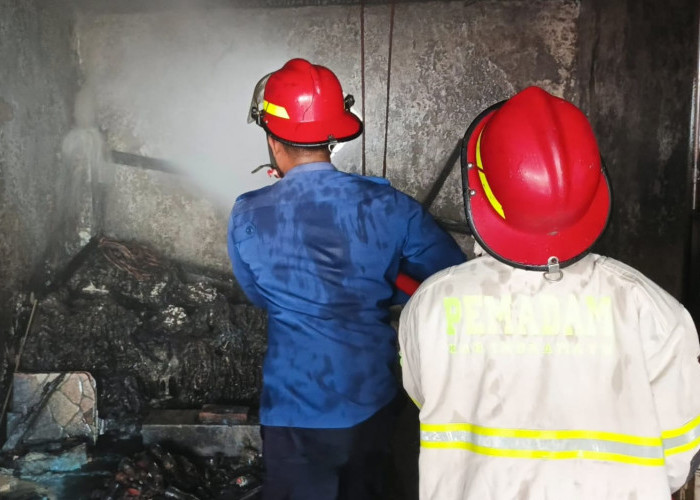 Korsleting Listrik, Garasi Rumah di Losarang Alami Kebakaran