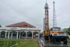 Truk Pengebor Raksasa Milik BBWS Jadi Ikon Menara Masjid di Indramayu
