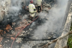 Gudang Penyimpanan Bangku SMPN 1 Kertasemaya Terbakar