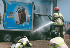 Mobil Boks Es Krim Terbakar di Patrol, Damkar Bergerak Cepat