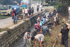 Kompak, Puluhan Warga Jatibarang Baru Normalisasi Sungai Sojar
