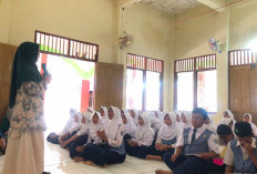 Wujudkan Generasi Sehat Tanpa Rokok, Dosen Polindra Edukasi Siswa SMP Nurul Halim Widasari
