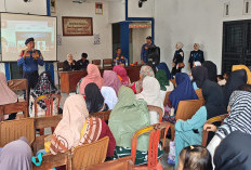 Waspada Kebakaran di Musim Kemarau, Mahasiswa Unwir dan Damkar Indramayu Edukasi Warga Sliyeg