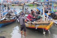 Cuaca Buruk, Nelayan di Indramayu Memilih Tak Melaut