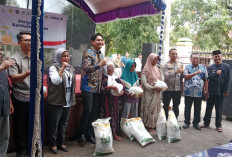 Bupati Lucky Bersama Bulog Tinjau Penyaluran Bantuan Pangan di Desa Kalensari