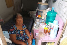 Sendiri di Gubuk Triplek, Sopiyah Bertahan di Usia Senja