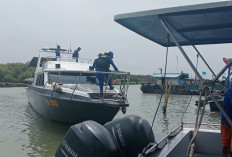 Petugas SAR Gabungan Lakukan Pencarian 4 ABK Hilang di Perairan Pulau Biawak