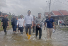 Bupati Lucky Temui Warga Terdampak Banjir Sambil Bawa Bantuan 