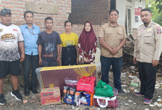 Pencam Tukdana Saluran Bantuan Bagi Korban Rumah Roboh di Sukadana dari Bupati Indramayu