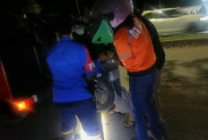 Rangka Depan Motor Patah, Damkar Bantu Evakuasi