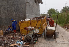 TPS Ditutup, Sampah Kembali Menumpuk di Gang Serma Jatibarang