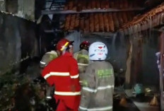 Diduga Dari Lilin, Rumah di Desa Cibereng Kebakaran