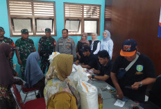 Bulog Indramayu bersama Tim Gabungan Pantau Penyaluran Banpang  di Jatibarang