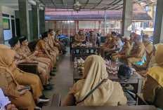 Wujudkan Wilayah Bersih, Camat Sukagumiwang Inisiasi Program Bank Sampah di Sekolah