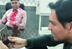 Dari Tanah Suci Al-Aqsha, Ketua PUI Indramayu Sapa Bupati Lucky Hakim via Video Call