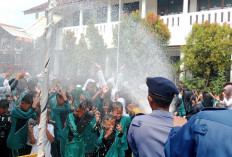 Kelulusan Siswa, Damkar Indramayu Kebanjiran Permintaan Guyur Siswa