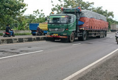 Dipenuhi Ranjau Lubang, Pengguna Jalan Pantura Was-was
