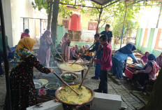 Pertahankan Tradisi, Warga di Desa Kongsijaya Gotong Royong Membuat Bubur Suro