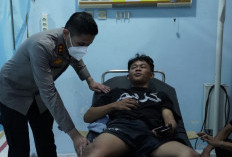 Kapolres Indramayu Jenguk Dua Mahasiswa Korban Aksi, Sampaikan Permohonan Maaf