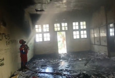Diduga Akibat Pembakaran Sampah, Gedung Bekas BPR BKPD Margadadi Terbakar
