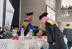 Unwir Indramayu Wisuda 182 Mahasiswa, Rektor Tekankan Pentingnya Adaptasi di Era Industri 4.0