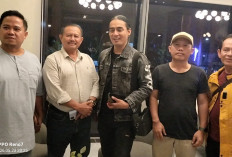 H Supendi–Charly Vanhoutten Bahas Masa Depan  Indramayu, Biarkan Masyarakat Bisa Terhibur 