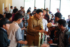 Pemkab Indramayu Perkuat Modernisasi Pertanian Lewat Bimtek Operator Combine Harvester