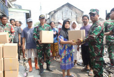 Kodim 0616/Indramayu Salurkan 20 Paket Sembako untuk Korban Kebakaran Rumah Nelayan di Eretan Wetan