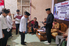 Sembilan Orang Panitia Pemilihan Kuwu Kaplongan Dilantik