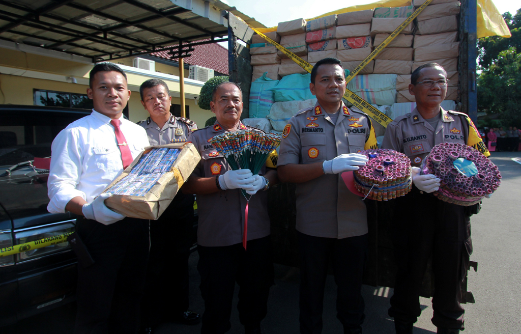 Polres Gagalkan Pengiriman 6,4 Juta Butir Petasan