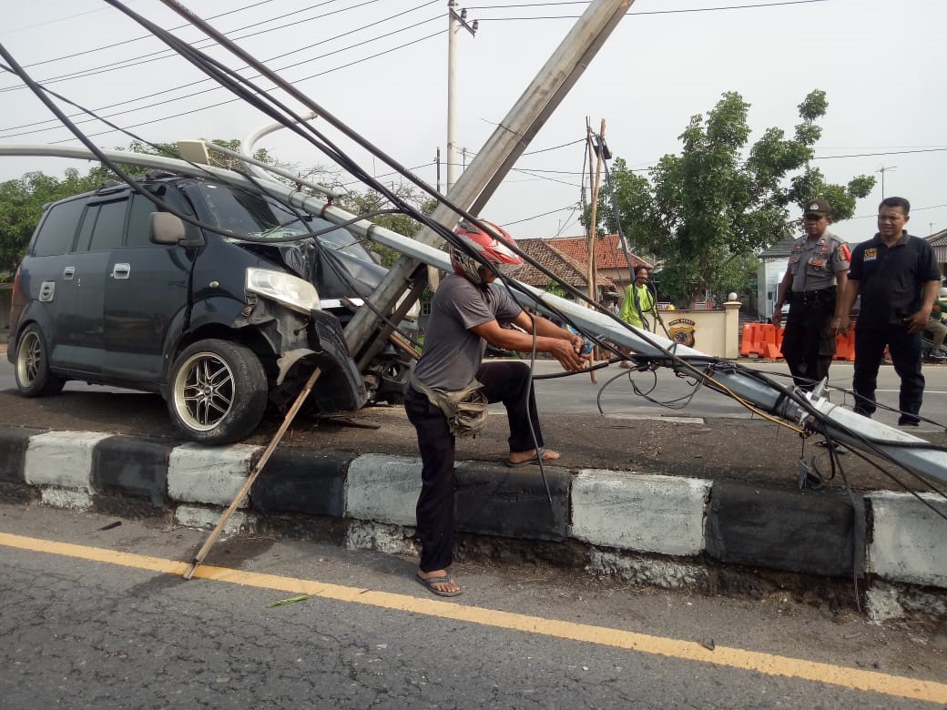 Pemotor Ninja Terlindas Tronton, Sehari Dua Kecelakaan di Jalan Pantura