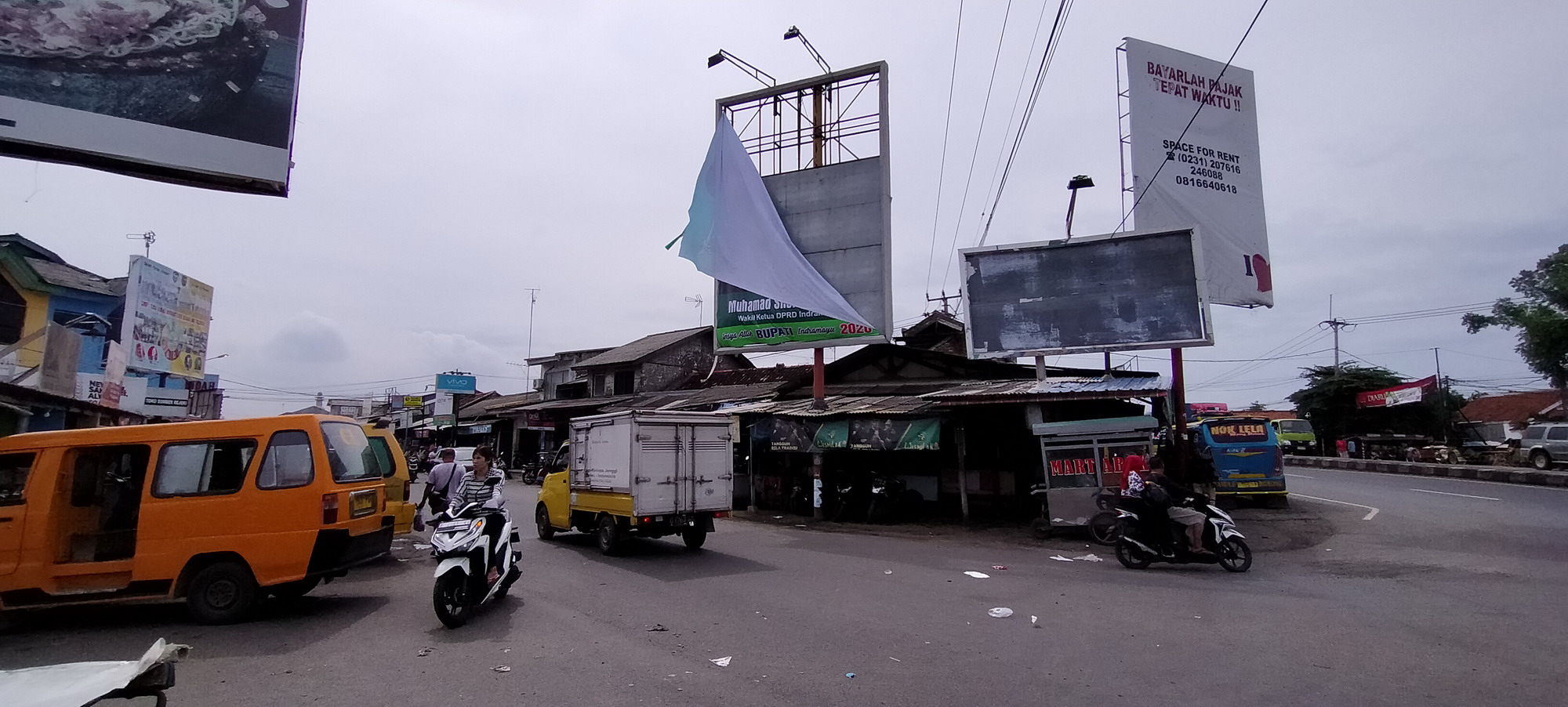 Baliho Cakada Rusak, Tim Sukses Cuek