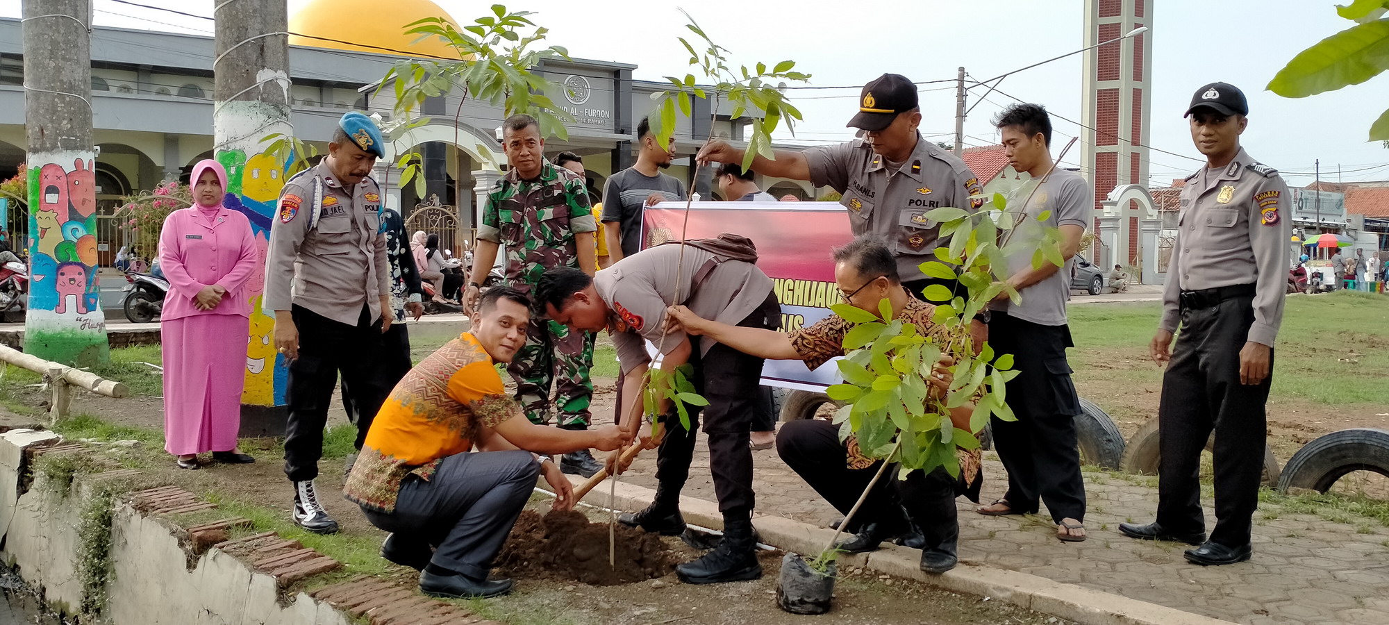 Forkompimcam Gelar Aksi Penghijauan di Kawasan Alun-alun