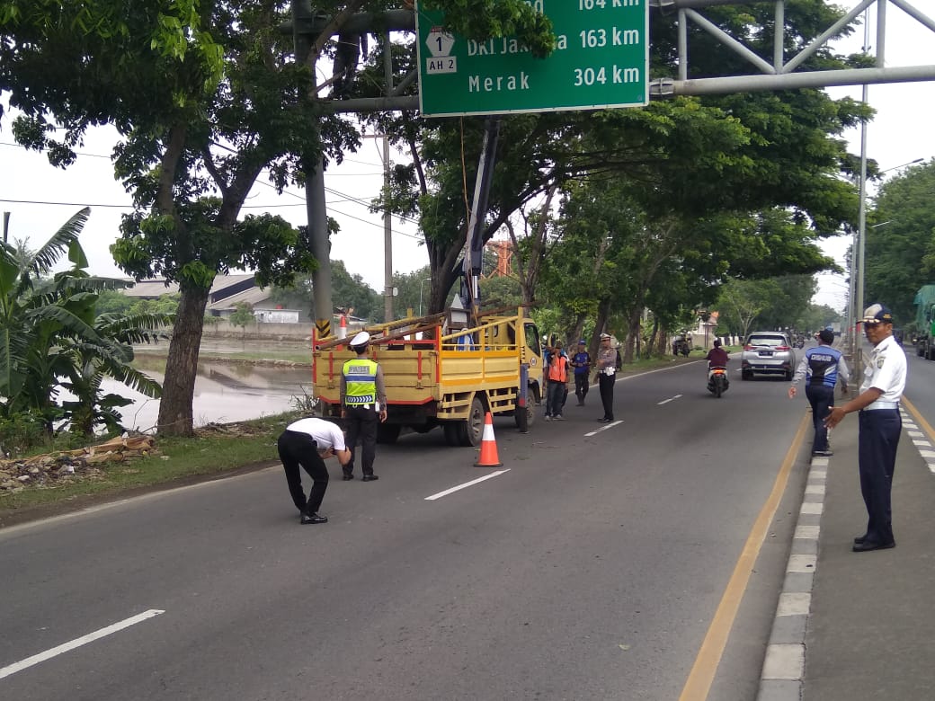 Dishub Langsung Bongkar Tiang RPPJ