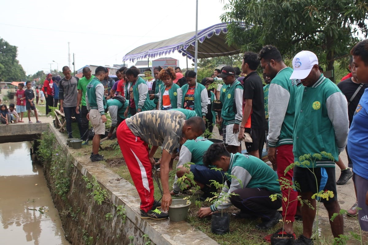 Mahasiswa UNJ Tanam Pohon Kelor