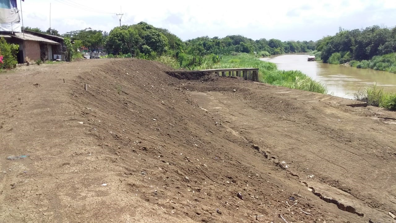 Tanah Tanggul Cimanuk Bergeser Lagi, Saluran Pembuangan Limbah Ikut Ambles