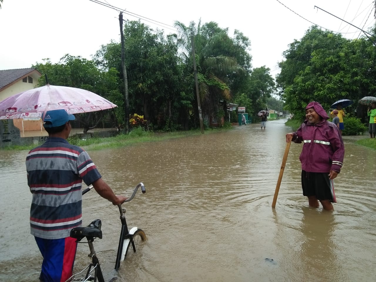 Jalan Poros Kabupaten di Bangodua Tergenang