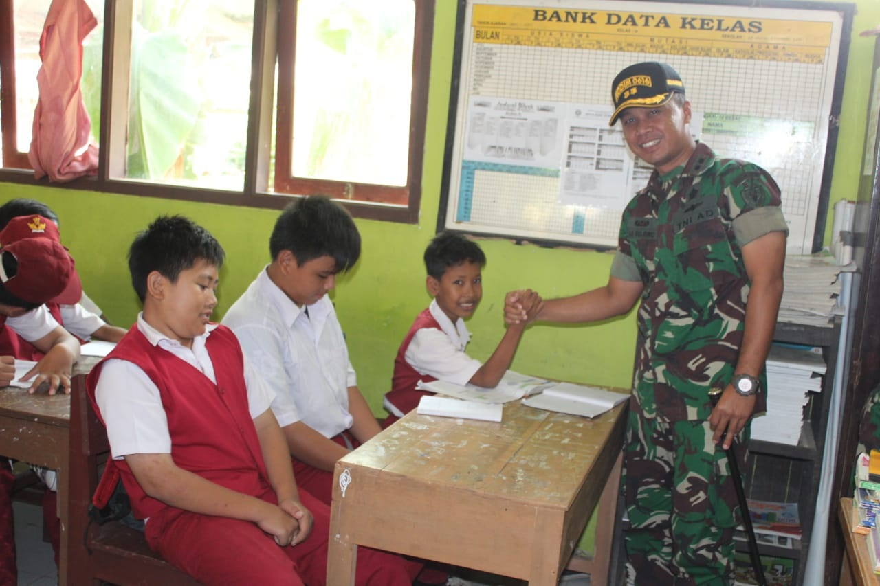 Dandim 0616/Indramayu Temui Elemen Masyarakat, Beri Motivasi Pelajar SD