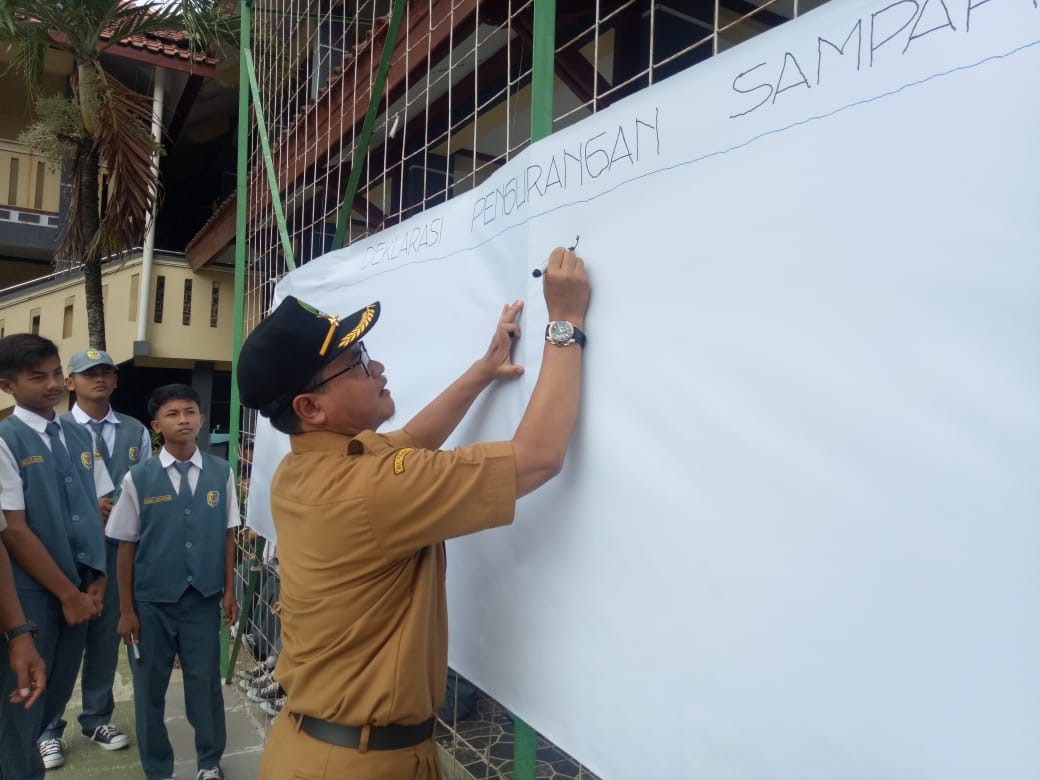 Smanja Deklarasi Kurangi Sampah Plastik