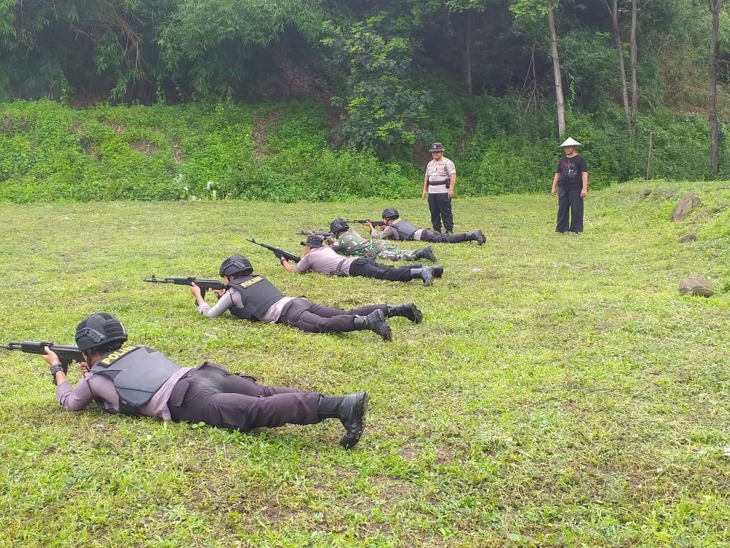 Anggota Sabhara Berlatih Tembak Reaksi