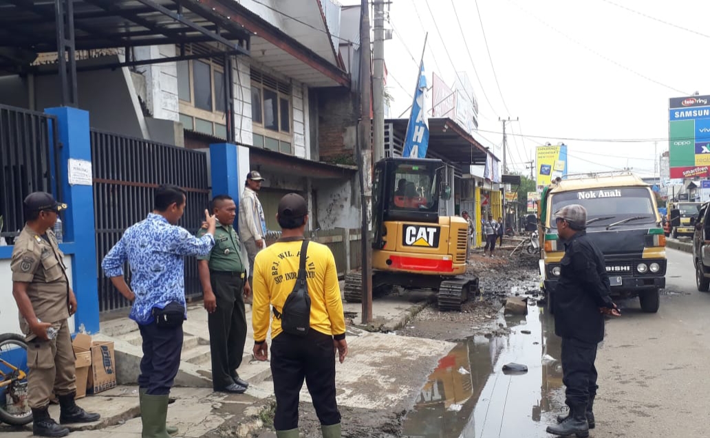 Pemcam Pantau Normalisasi SPAL Siliwangi