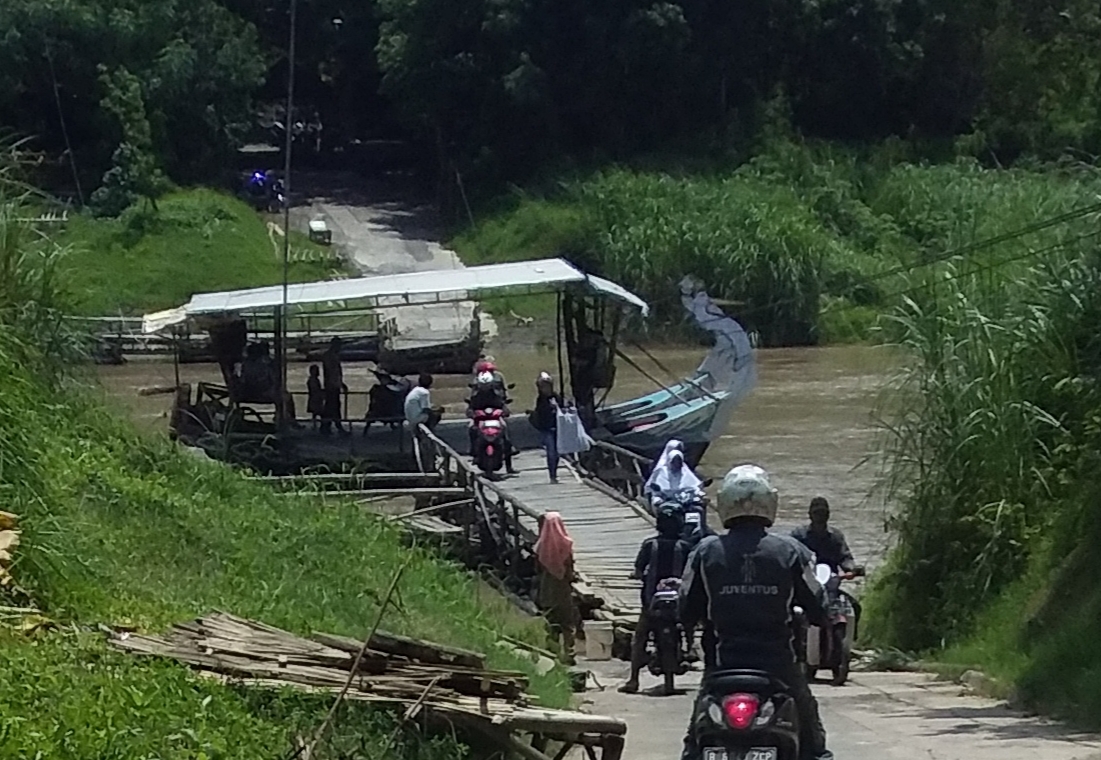 Musim Hujan, Koramil Pantau Perahu Tambangan