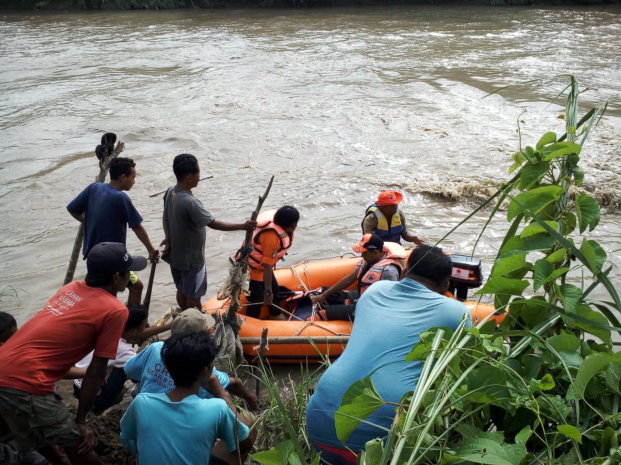 Elang Endy Kusuma, Bocah Tenggelam di Sungai Cimanuk Belum Ditemukan