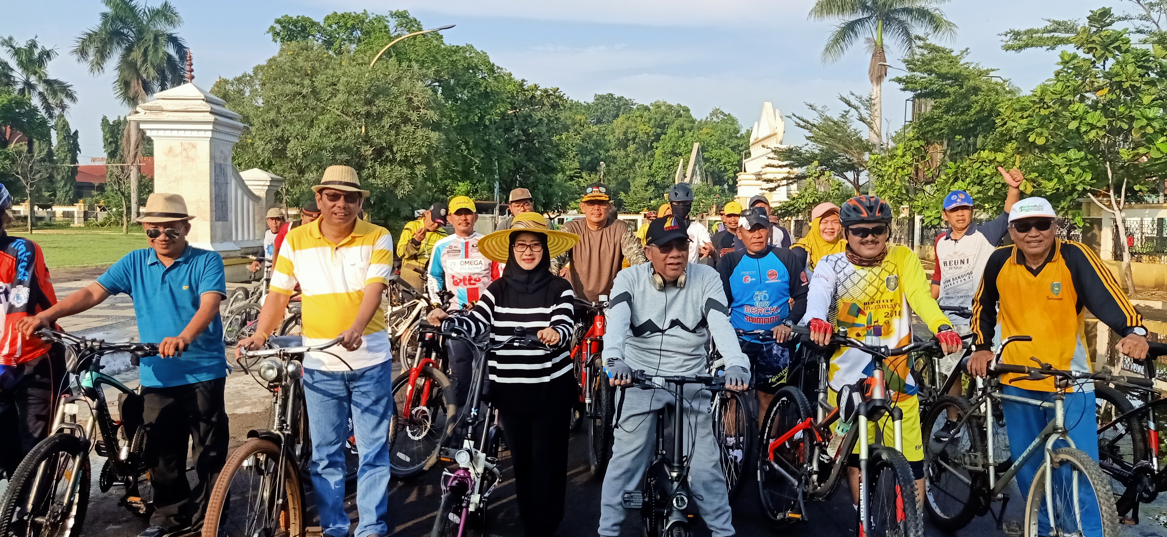 Warga Balongan Dukung Taufik Nyabup