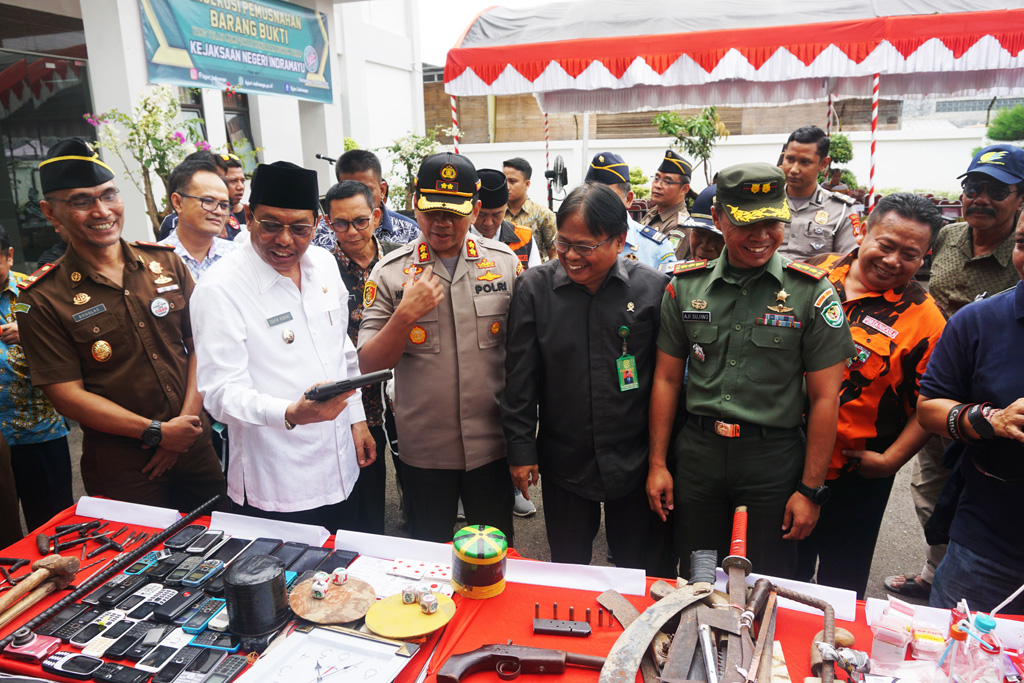 Kejaksaan Negeri Indramayu Tanda Tangani Pakta Integritas Hingga Pemusnahan Barang Bukti