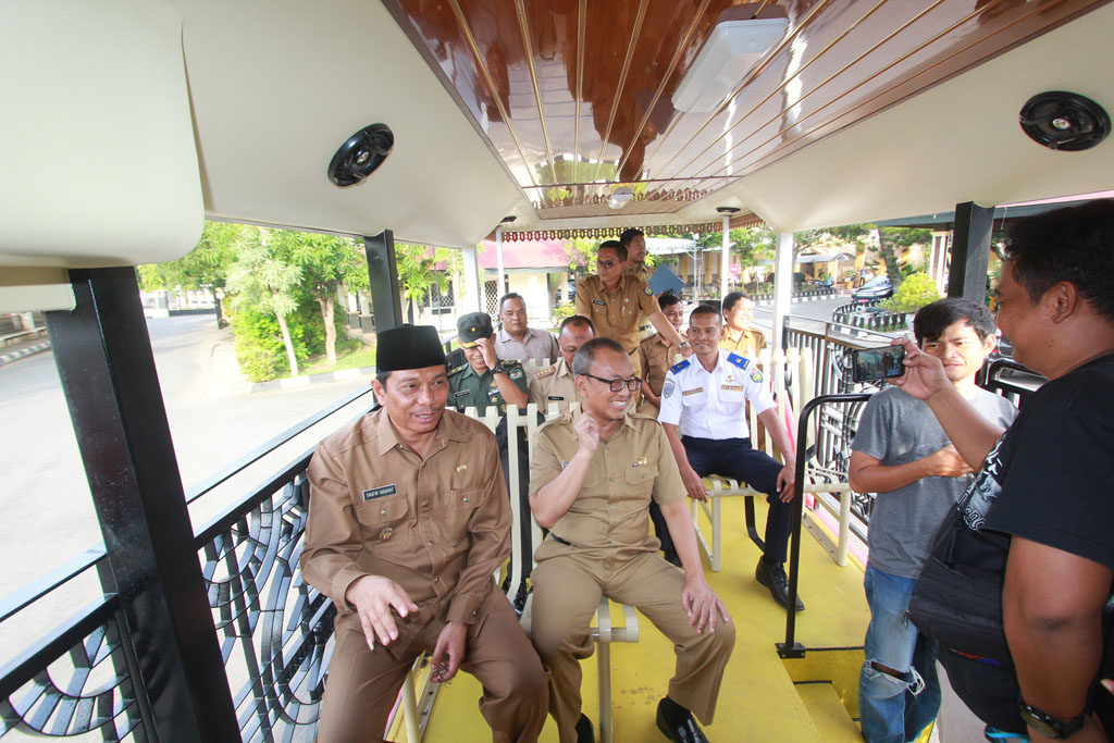 Indramayu Miliki Bus Wisata “Intros”