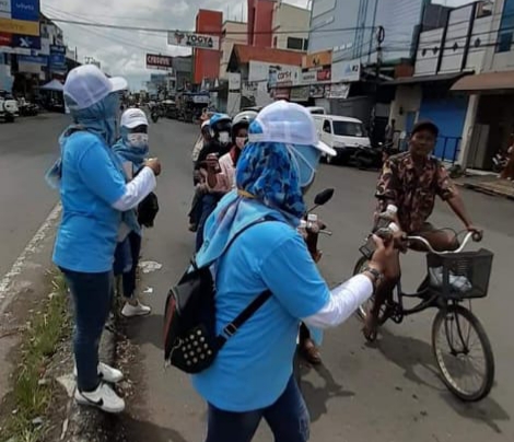 Komunitas SBI Bagikan 500 Botol Jamu