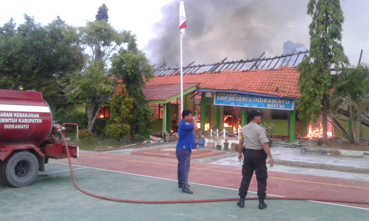 Waduh! Gedung SMPN 2 Indramayu Terbakar