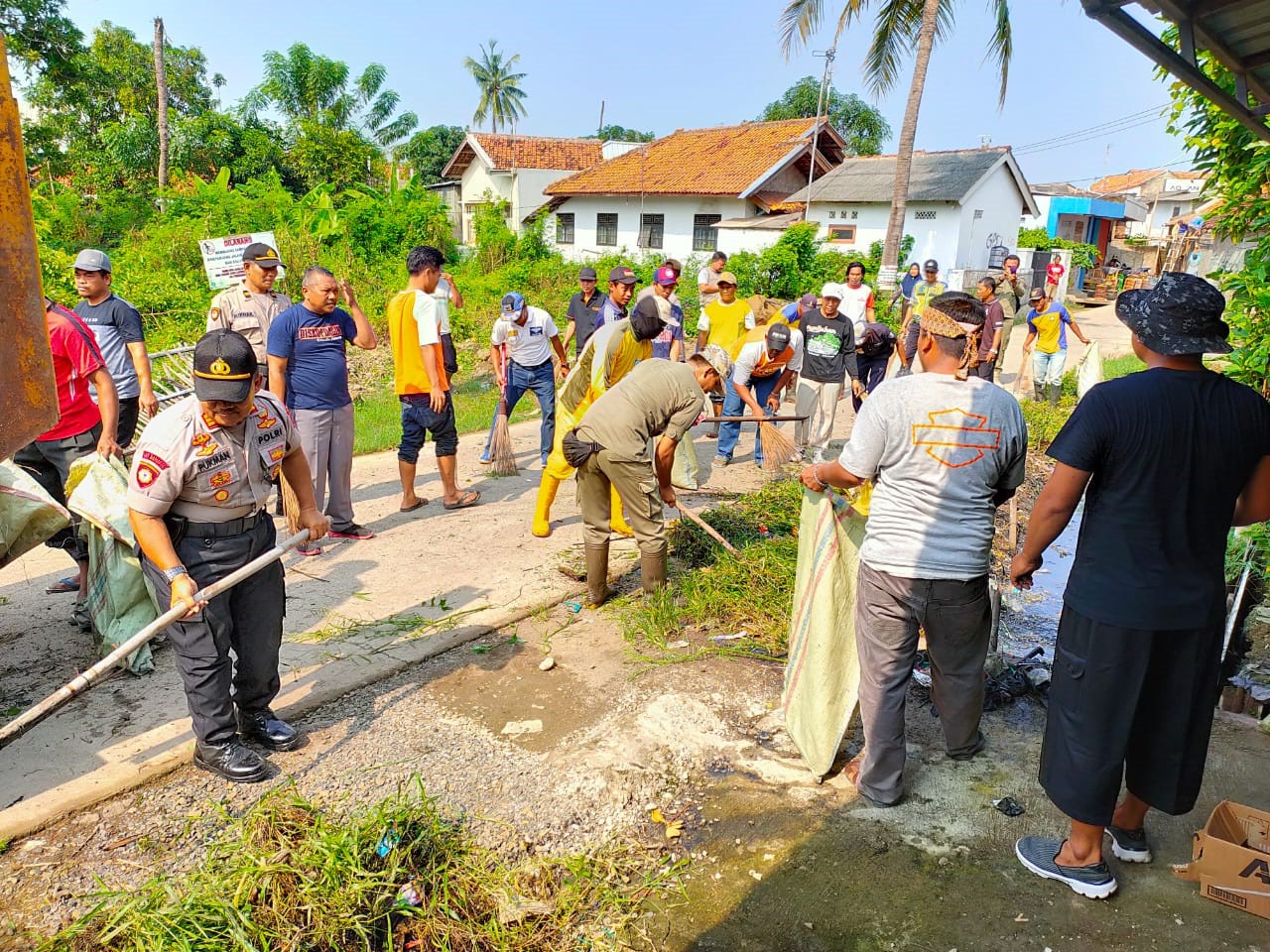 Cegah Penyakit, Bersih-Bersih Sampah